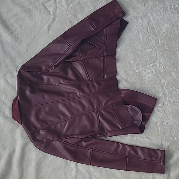 Faux Leather Drape Front Jacket Le Château - Picture 4 of 5
